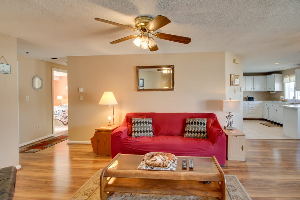 Beachfront Old Orchard Beach Condo w/ Balcony Apartment in Old Orchard Beach