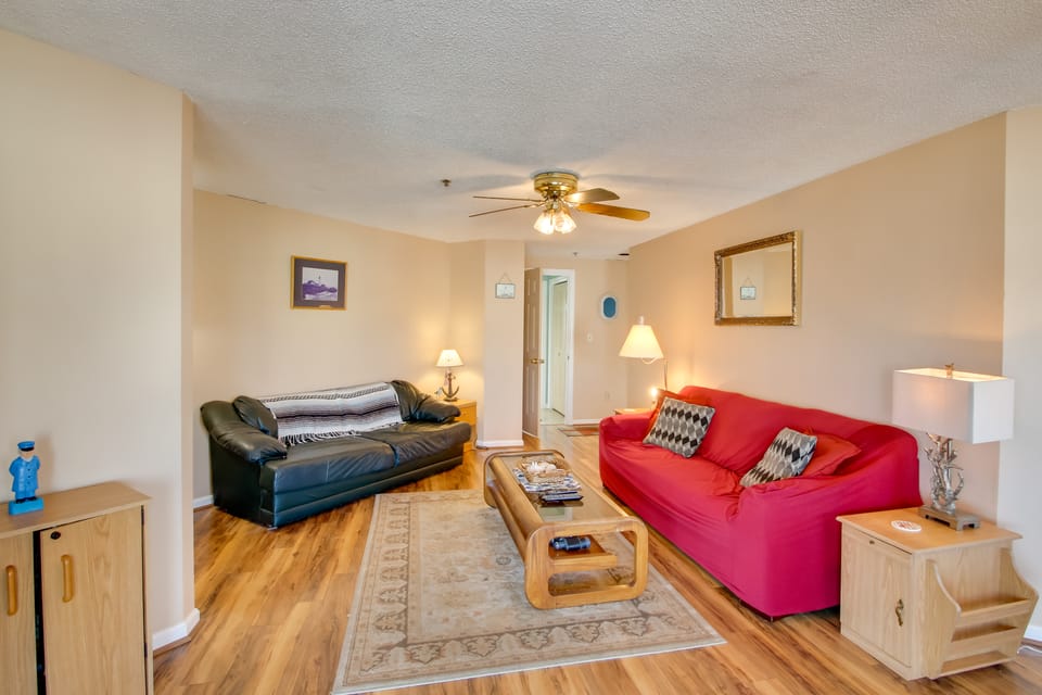 Beachfront Old Orchard Beach Condo w/ Balcony Apartment in Old Orchard Beach