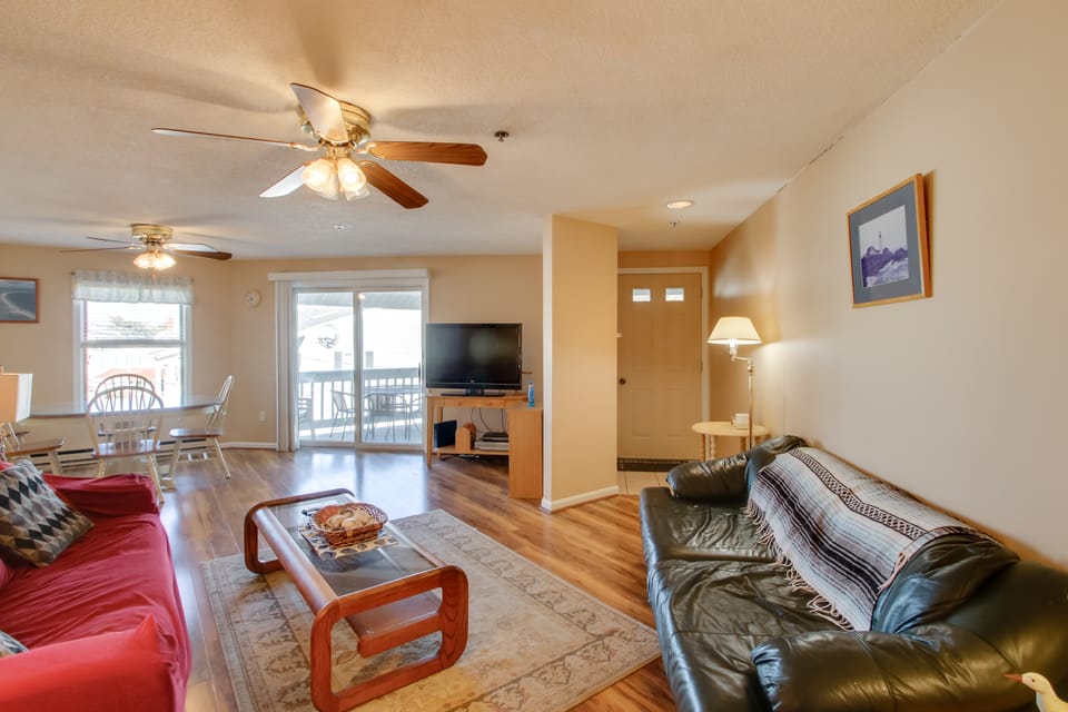 Beachfront Old Orchard Beach Condo w/ Balcony Apartment in Old Orchard Beach