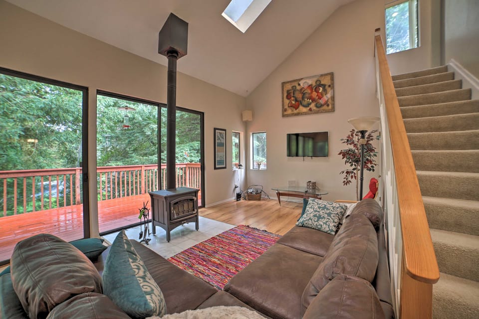 Tree-Lined Los Gatos Home w/ Spacious Deck! House in San Francisco Bay Area