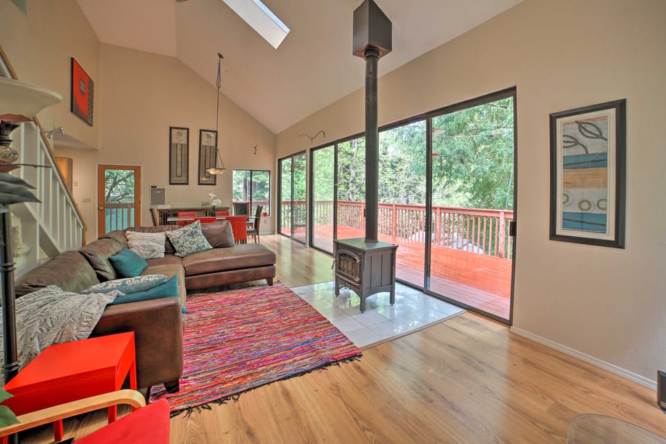 Tree-Lined Los Gatos Home w/ Spacious Deck! House in San Francisco Bay Area