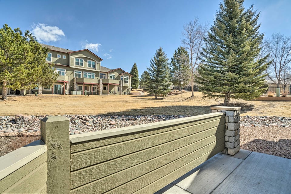 10 Mi to Dtwn: Colorado Springs Townhome Apartment in Colorado Springs