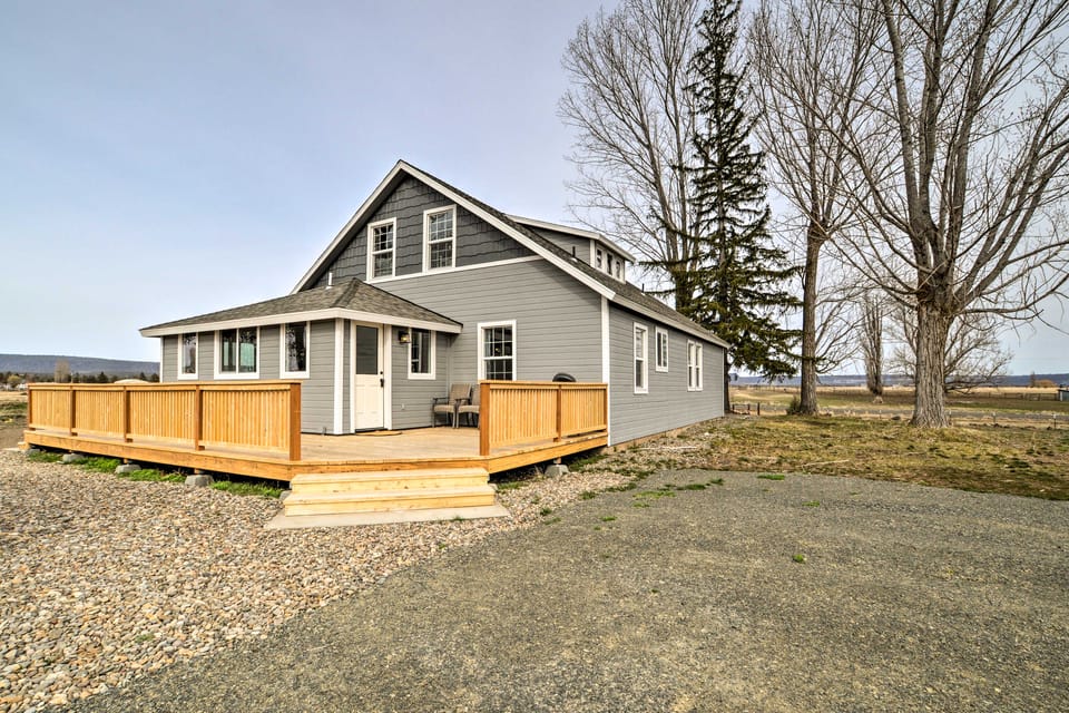 Secluded Bonanza Home w/ Antique Furnishings House in Oregon
