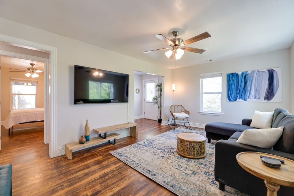 Fayetteville Retreat w/ Yard - Walk to Campus! House in Fayetteville