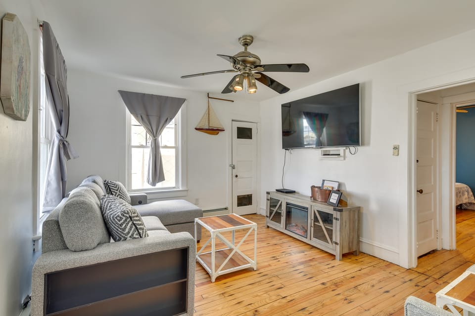 Walk to Convention Center & Boardwalk! Family Apt Apartment in Wildwood
