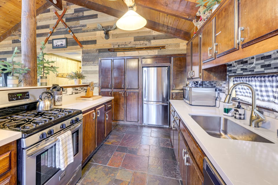 1 Mi to Slopes: Big Bear Lake 'Alpen Haus' w/ Spa House in Big Bear
