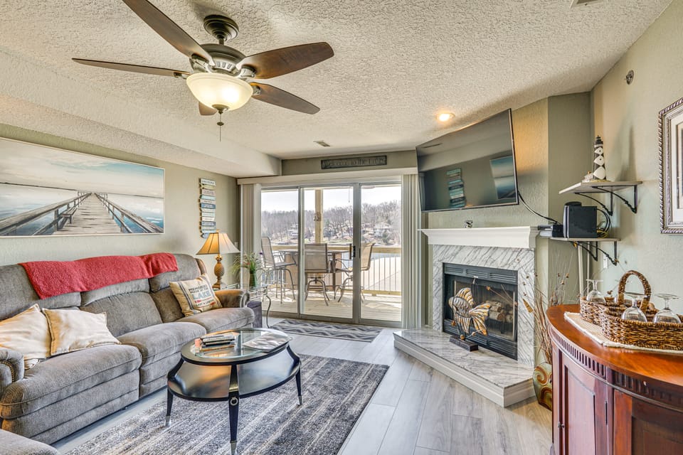 Relax Poolside! Lakefront Osage Beach Retreat Apartment in Osage Beach