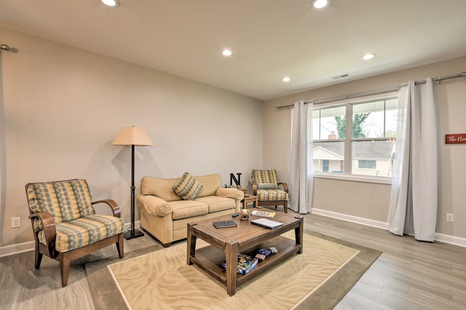 Greenville House w/ Covered Patio, 2 Mi to Dtwn! House in Greenville