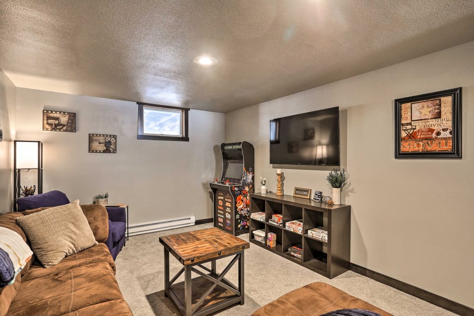 Modern Lead Cabin w/ Private Hot Tub & Fireplace! House in North Lawrence