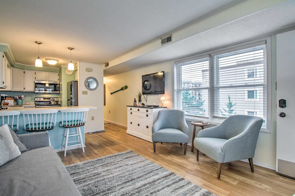 Walk to Maryland Beach: Coastal Condo w/ Balcony Apartment in Ocean City
