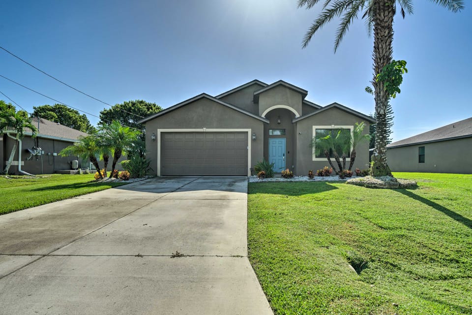 Heated Saltwater Pool: Central Cape Coral Home! House in Cape Coral