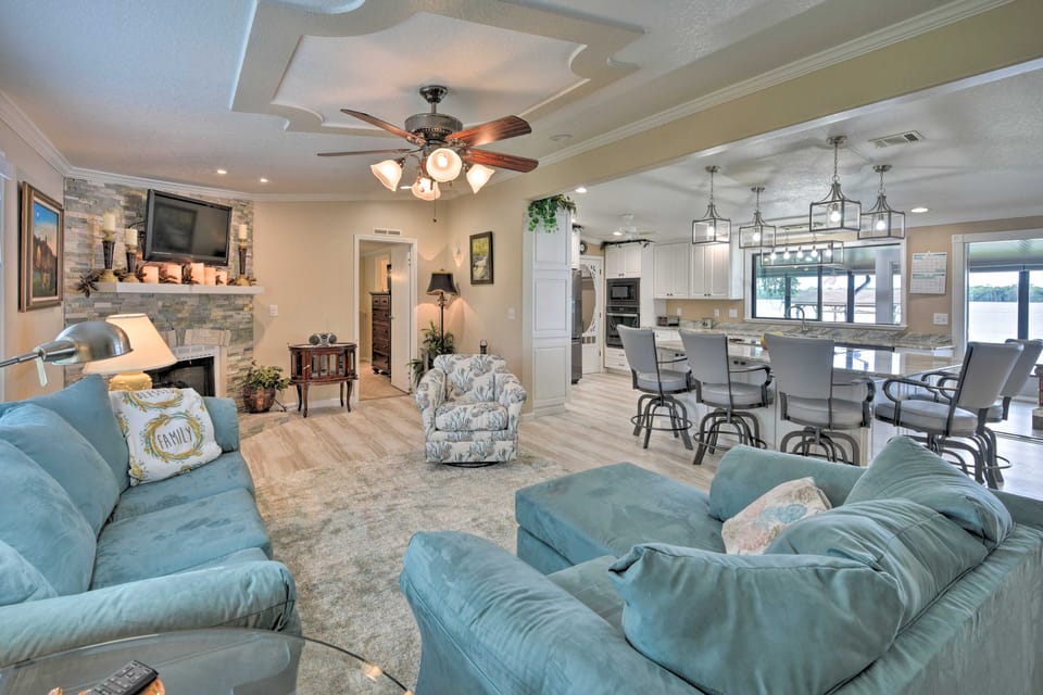 Picturesque Retreat on St Johns River + Docks House in Florida