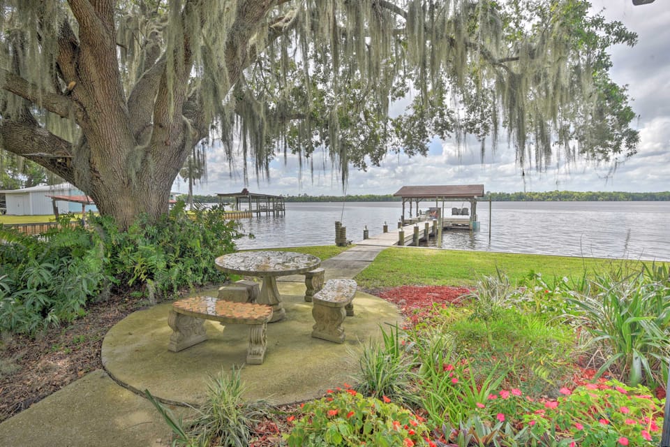 Picturesque Retreat on St Johns River + Docks House in Florida