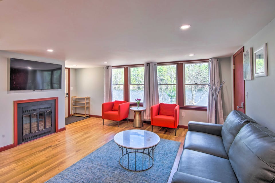 Lakefront Retreat w/ Kayaks, Grill, Fire Pit! House in Deerfield