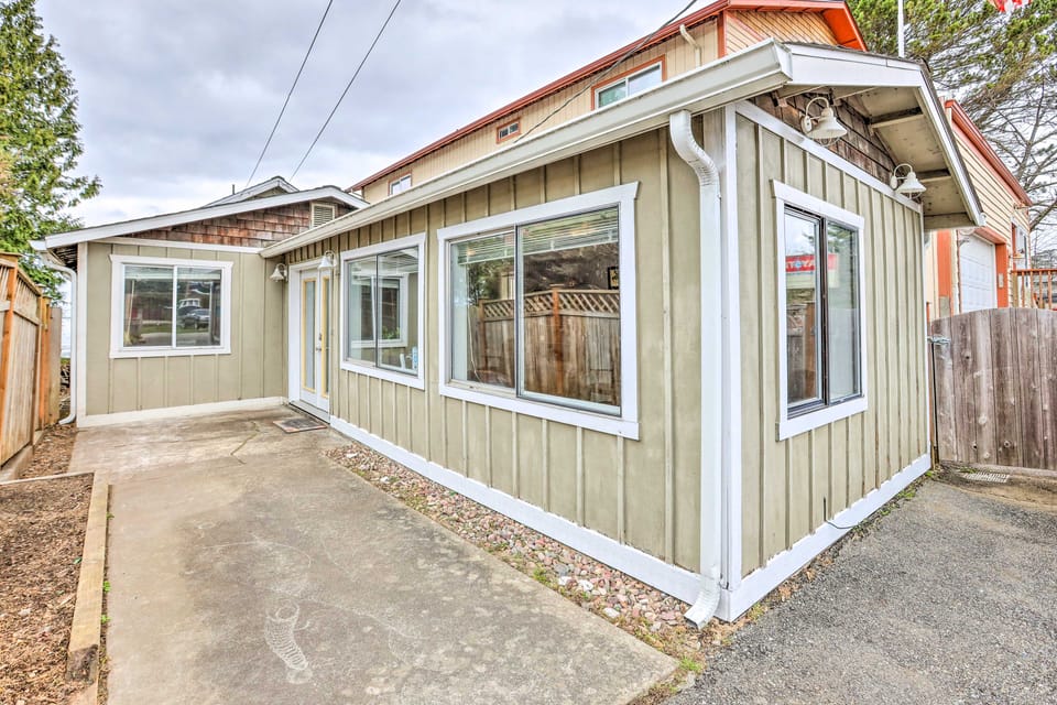 Hilltop Hideout w/ Sweeping Birch Bay Views House in Birch Bay