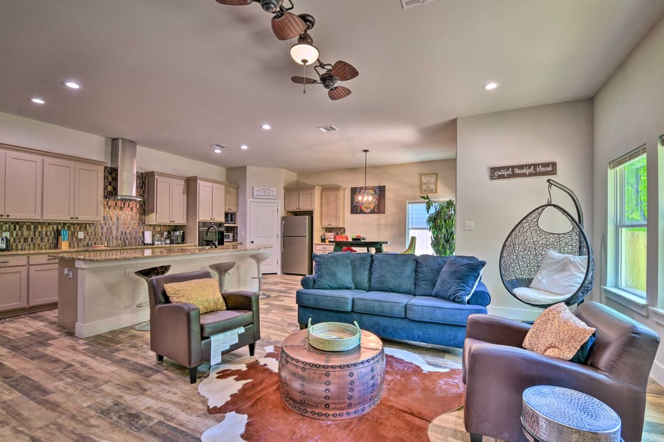 Modern Family Home Near AT&T Stadium & More! House in Mansfield