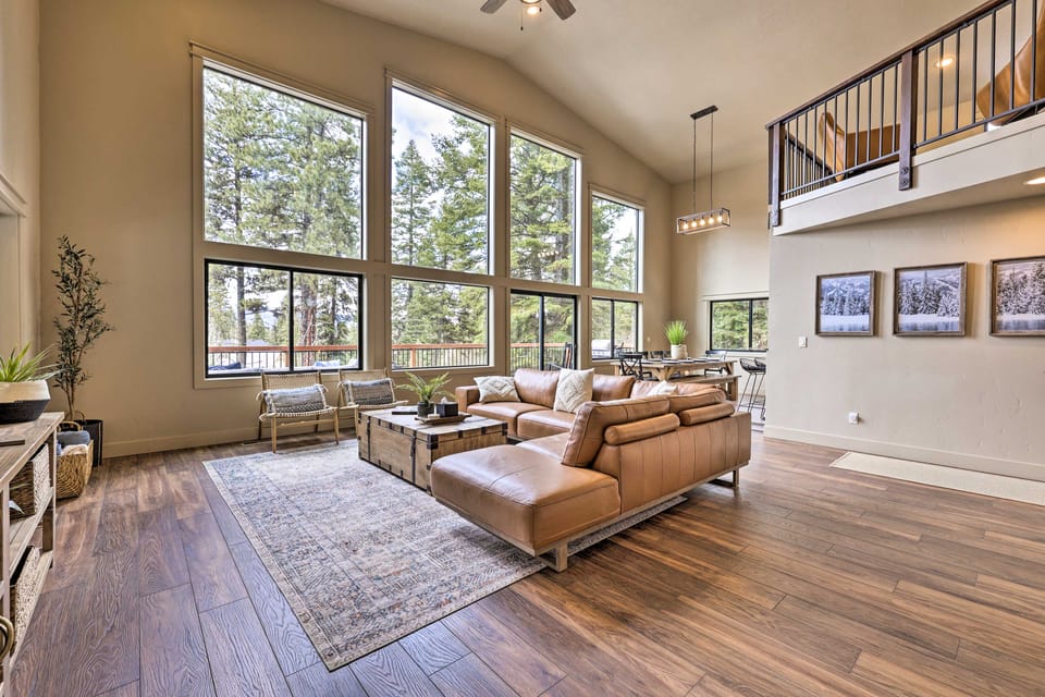 Sled Hill & Hot Tub Access: McCall Family Cabin! House in McCall