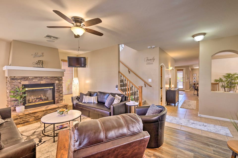 Family Gem in Phoenix w/ Saltwater Pool & Theater House in Gilbert