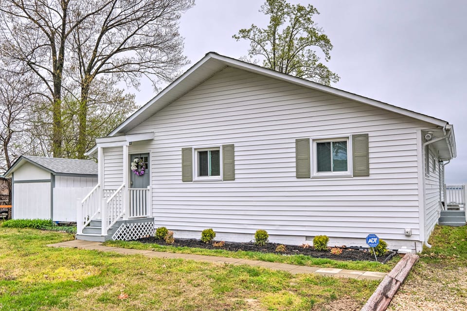 Waterfront Cottage w/ Private Beach + Deck! Cottage in Maryland