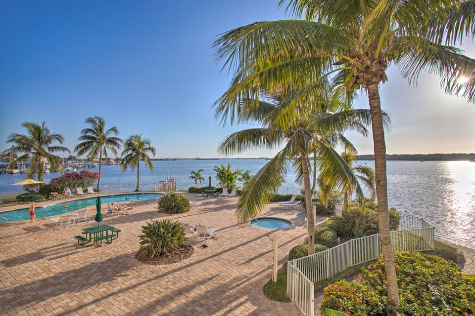 Premier St. Petersburg Unit: Best Views & Layout! Apartment in Seminole