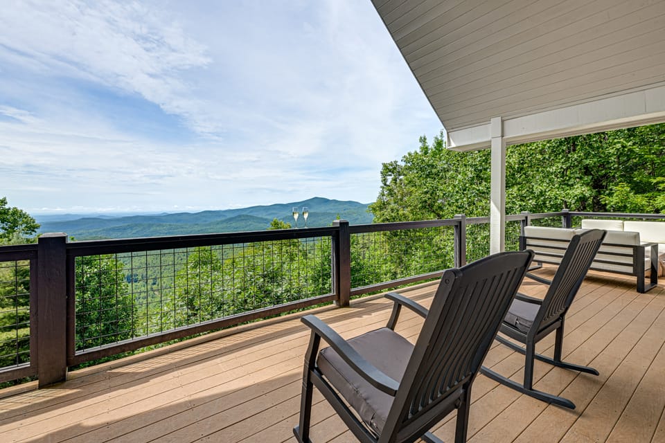 Ski & Unwind Fireside: Highlands Gem w/ Game Room! House in North Carolina