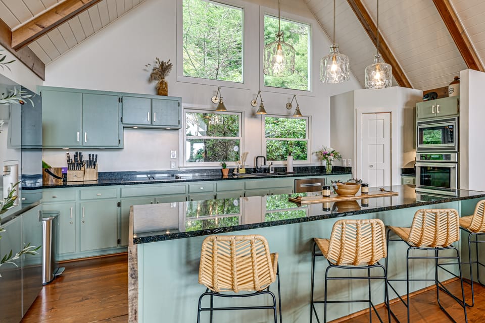 Ski & Unwind Fireside: Highlands Gem w/ Game Room! House in North Carolina