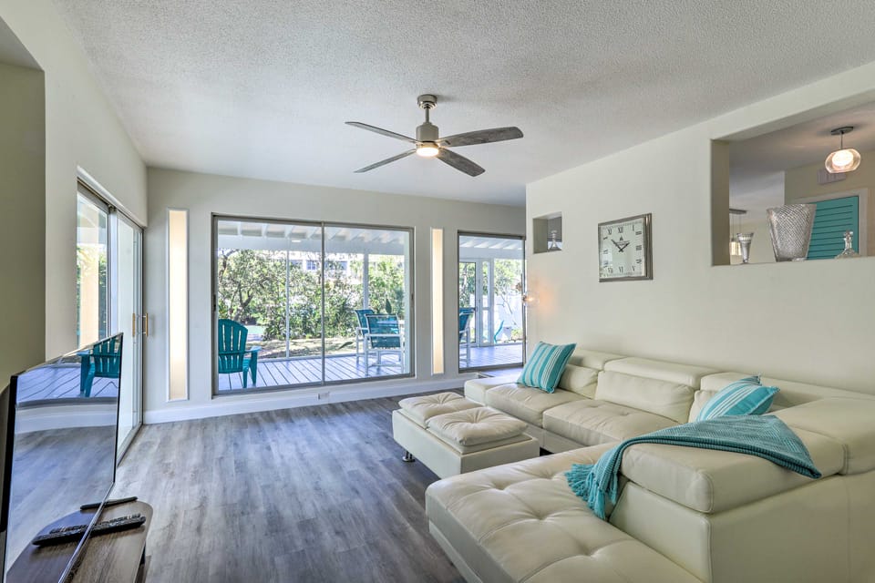 Tropical Waterfront Home: Central Location! House in Indian Rocks Beach
