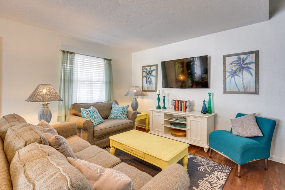 PCB Group Retreat w/ Deck, 1 Block to Beach! House in Sunnyside