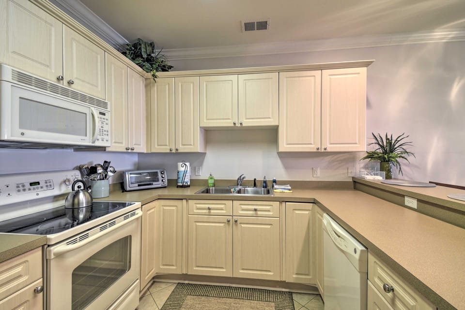 Access to 7 Pools: Myrtlewood Golf Condo! Apartment in Myrtle Beach