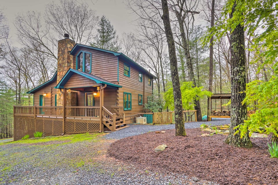 Blue Ridge Cabin w/ Hot Tub, Fire Pit, & Game Room House in Georgia