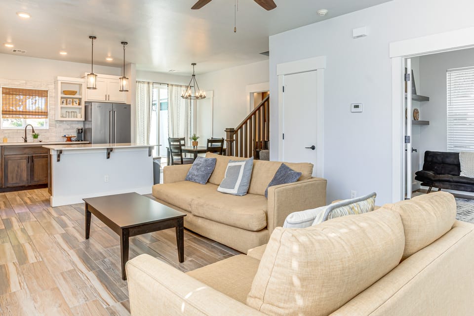 Stylish OKC Farmhouse w/ Garden - Close to OU House in Oklahoma City
