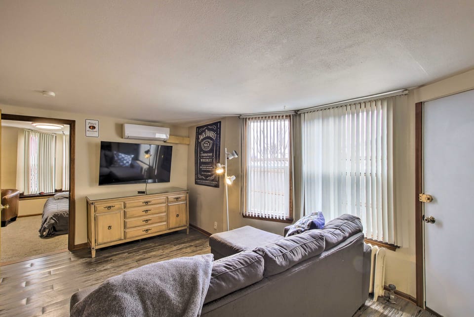 Dtwn Sheboygan Apt Above Local Bar! Apartment in Sheboygan