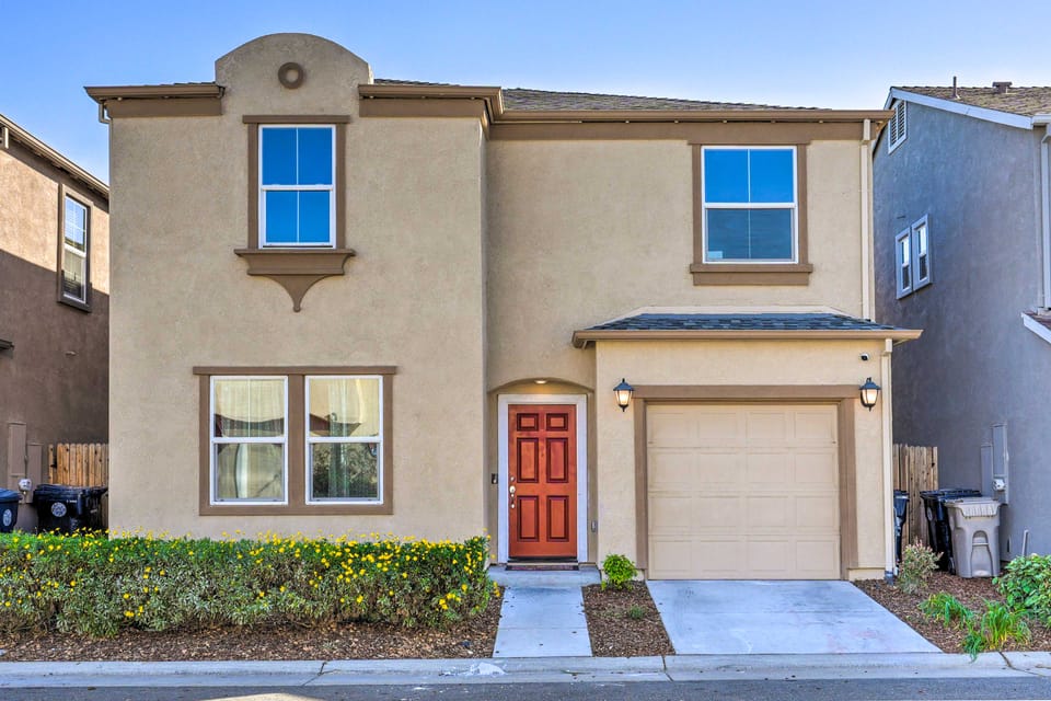 Modern Sacramento House ~ 12 Mi to Downtown! House in Sacramento