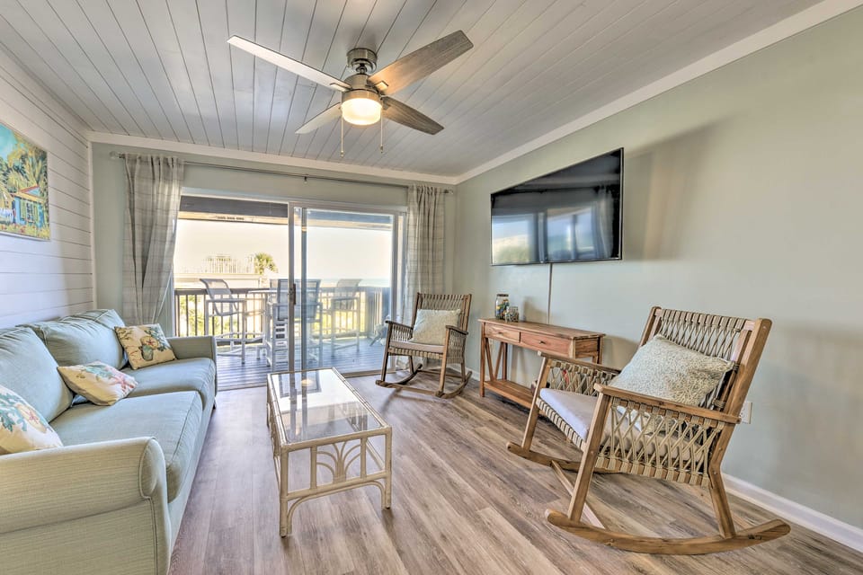 Fernandina Beach Condo ~ 1 Mi to Golf Courses Apartment in Fernandina Beach