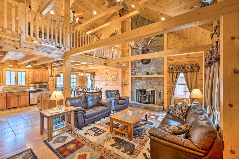 Deck, Grill & Views! Carroll Log Cabin Near Hiking House in Whitefield