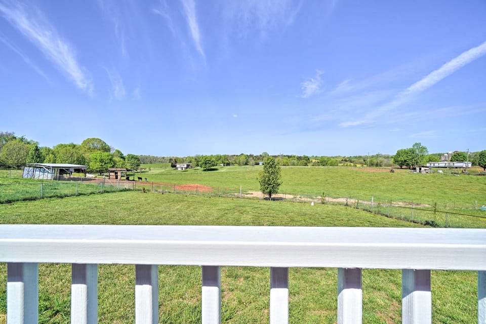 Landscape Views: Sweetwater Country Cottage! Cottage in Tennessee