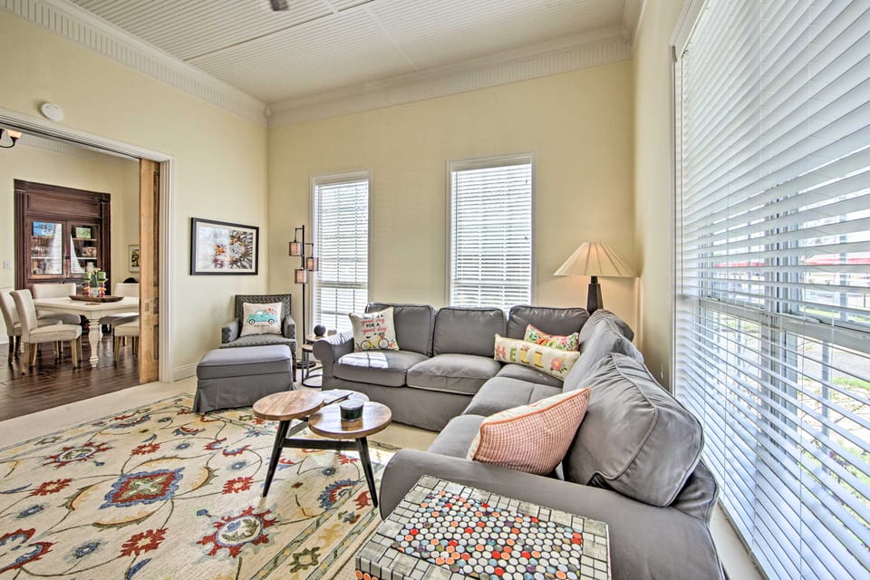Renovated 'Carnegie Cottage' - Walk to Dtwn! House in Texas