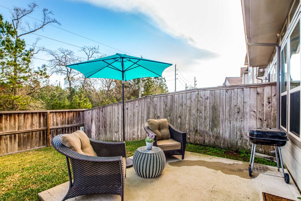 Family-Friendly Spring Townhouse w/ Backyard! Apartment in The Woodlands