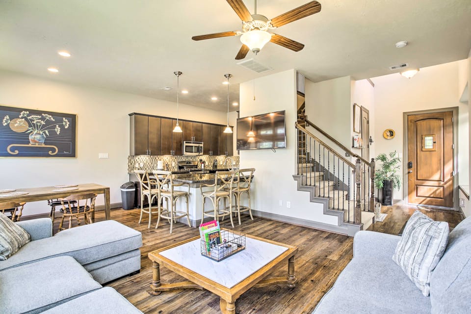 Family-Friendly Spring Townhouse w/ Backyard! Apartment in The Woodlands