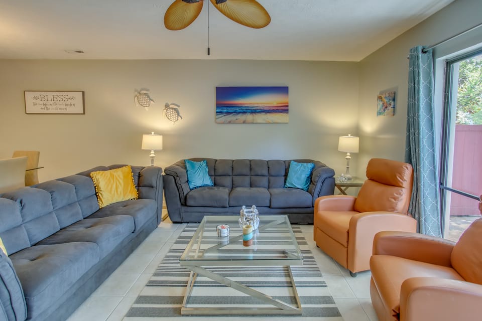 Charming Myrtle Beach Townhome: Walk to Beach Apartment in Myrtle Beach