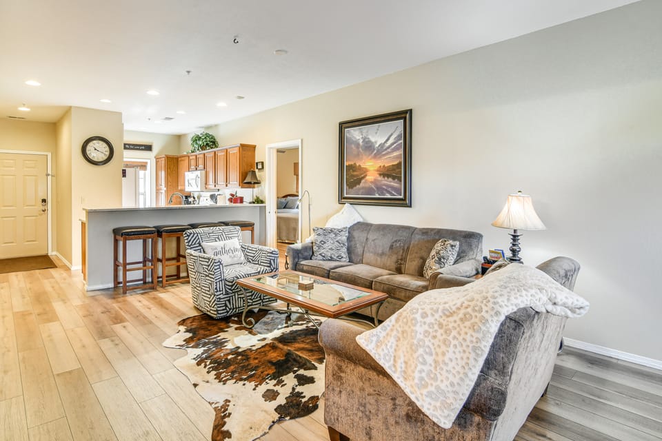 Ground-Floor Condo w/ Hot Tub & Golf Course View Apartment in Table Rock Lake