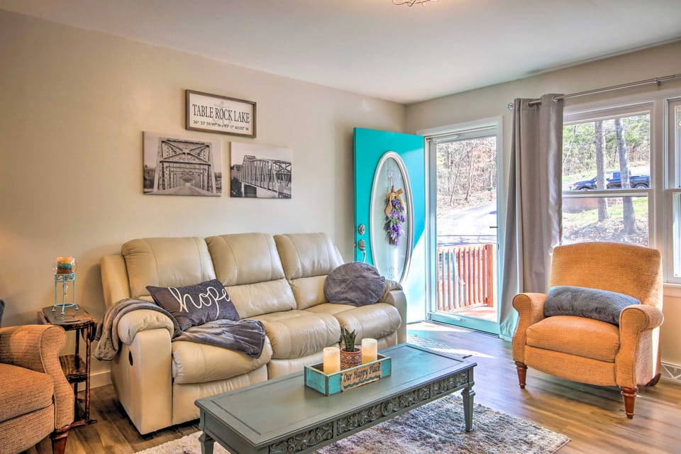 Lakefront Gem w/ Screened Porch + Game Room! House in Table Rock Lake