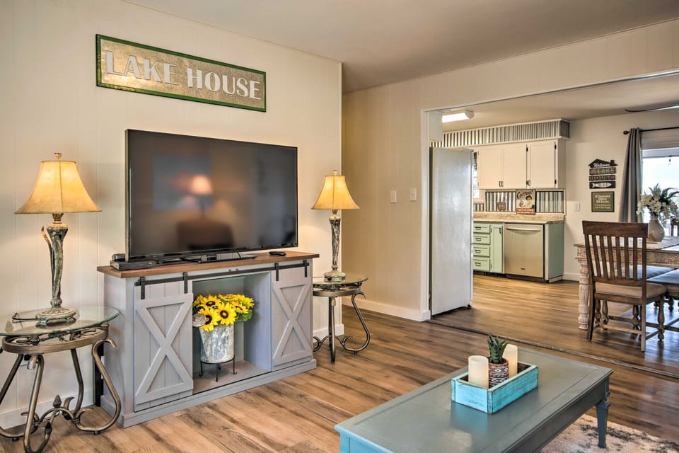 Lakefront Gem w/ Screened Porch + Game Room! House in Table Rock Lake