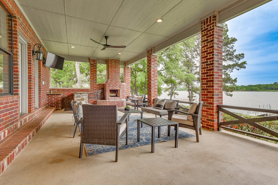 Dock & Game Room: Alvarado Lake Getaway! House in Texas