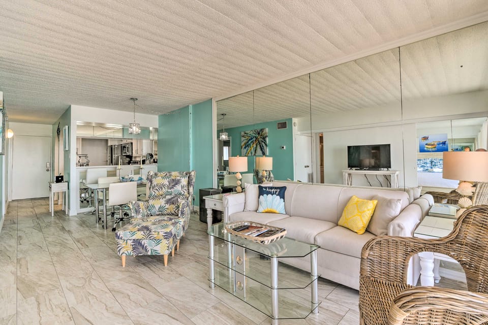 Ocean-View Balcony & Pool Access: Galveston Gem! Apartment in Galveston Island