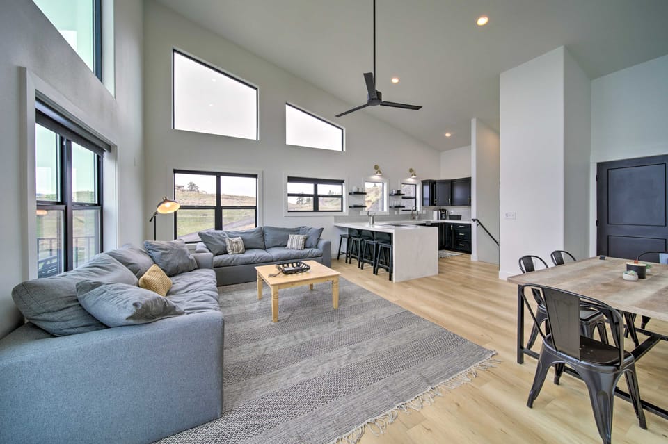 Modern Davenport Home w/ Water View & Grill! House in Franklin D Roosevelt Lake