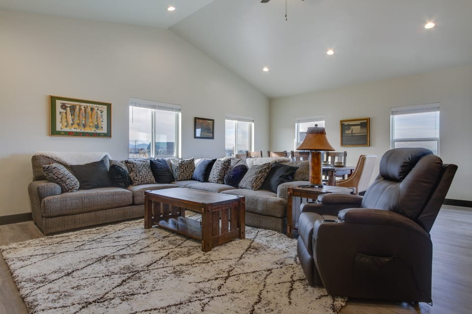 1 Mi to Beaverhead River: Mtn-View Dillon Retreat House in Idaho