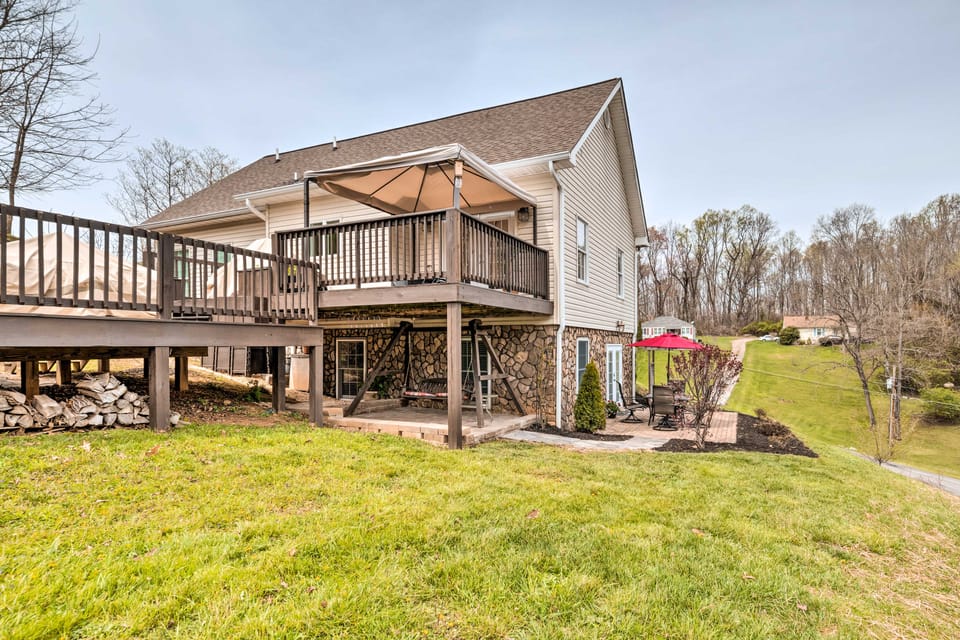 Bristol Escape w/ Patio, 2 Mi to Downtown! Apartment in Bristol
