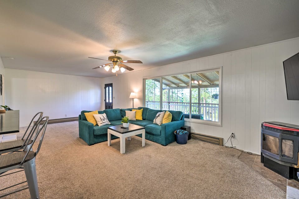 Jackson Escape w/ Hot Tub & Mtn Views! House in Calaveras County