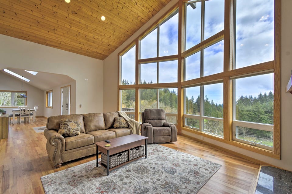 Idyllic Retreat ~ 20 Mi to Olympic National Park! House in Washington